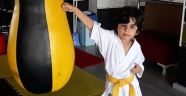 FOÇALI MİNİK KARATECİ TATAMİDE 