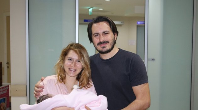 2019’un ilk bebeklerinden biri İzmir’de dünyaya geldi
