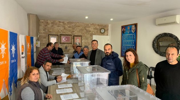 Ak Parti Foça ilçe delege seçimleri tamamlandı.  