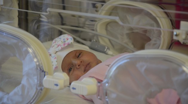 Akciğerlerinde Hava Kaçağı Oluşan Derin Bebek Tüple Hayata Tutundu 