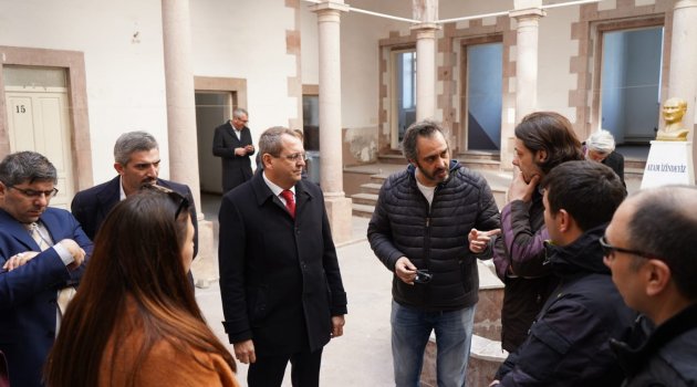 Ayvalık Belediye Başkanı Mesut Ergin,Anıtlar Kurulu ile Ayvalık’ta incelemelerde bulundu. 