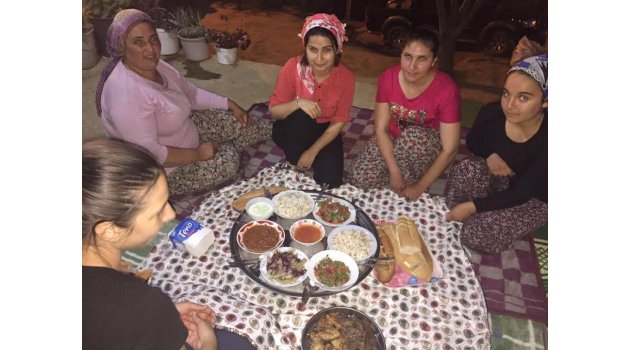 Başkan ÖZÇINAR'dan Çat Kapı İftar