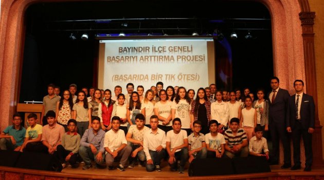 Bayındır’da "Başarıda Bir Tık Ötesi" Ödülleri Verildi