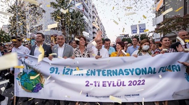 Çifte fuar heyecanı kortejle sokaklara taştı 91. İzmir Enternasyonal Fuarı ve Terra Madre Anadolu ziyarete açıldı