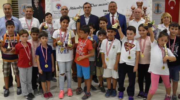 Dikili’de satranç şöleni  
