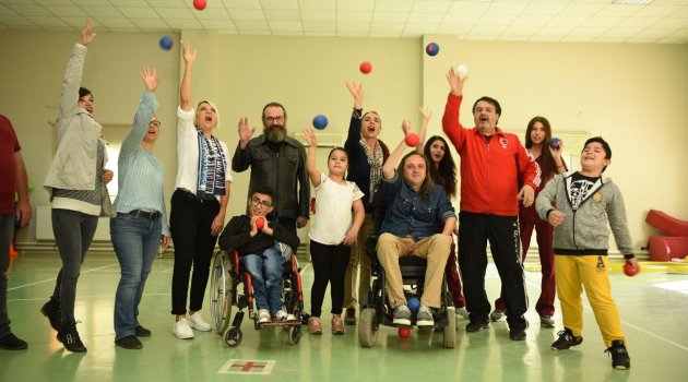 Engelli bireyleri hayata bağlayan spor: Boccia
