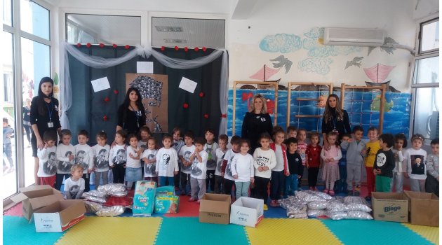Foça Bahçeşehir Koleji LÖSEV'li çocuklara kampanya düzenledi
