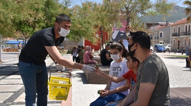 FOÇA’DA ÇOCUKLAR SOKAĞA ÇIKMANIN MUTLULUĞUNU YAŞADI