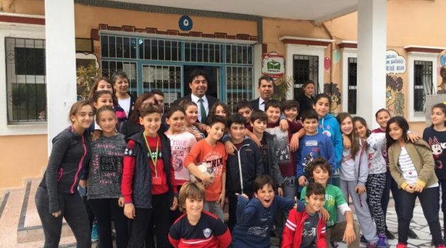 Foça'da Öğretmenler Günü Coşkuyla Kutlanıyor
