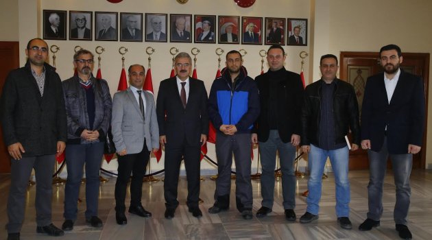 Gazeteciler İzmir Valisi Erol Ayyıldız'ı ziyaret etti