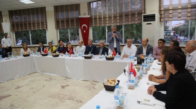 Gaziemirli şehit aileleri ve gaziler iftarda buluştu