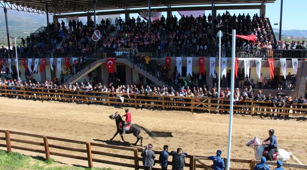 Geleneksel Ata Sporları Yarış ve Oyun Alanı’nda İlk Resmi Yarış Yapıldı