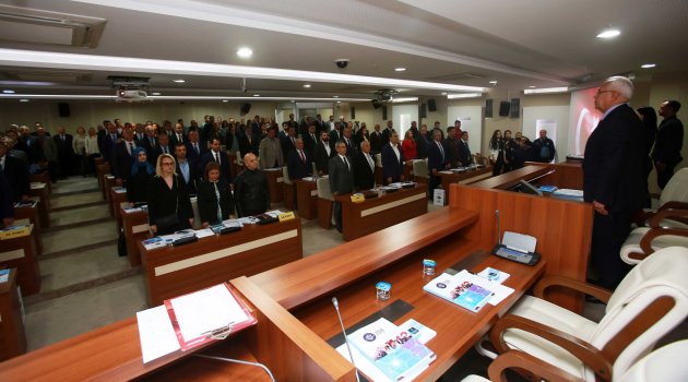 İlk mecliste “hizmete devam” mesajı 