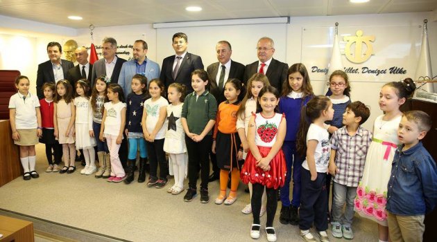 “İMEAK DTO İzmir Şubesi Resim Ve Kompozisyon Yarışması” İzmir Valisi Mustafa Toprak’ın katılımıyla gerçekleşti.  