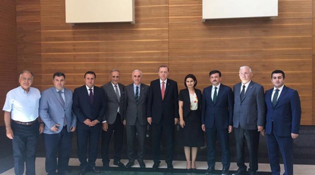İzmir AK Partili Belediye Başkanları Cumhurbaşkanı Recep Tayyip Erdoğan ile görüştü