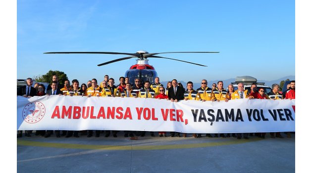 İzmir’de, 112 Acil Sağlık Hizmetlerinin Kuruluşunun 25. Yılı Törenle Kutlandı