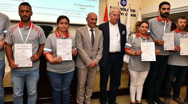 İzmir Metro’nun 69 personeli sertifikalarını aldı