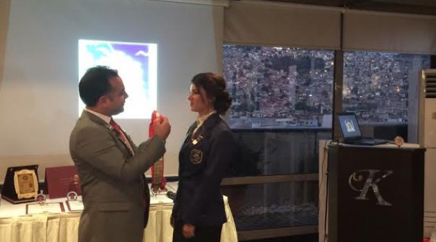 İzmir Rotaract Kulübü Bayrağını Ersin Devraldı