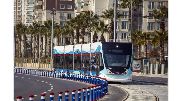 İzmir tramvayla 100 bin ton karbondioksit emisyonunu engelledi