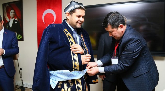 İzmir'de Özbek Sağlıkçılara Sertifikaları Verildi