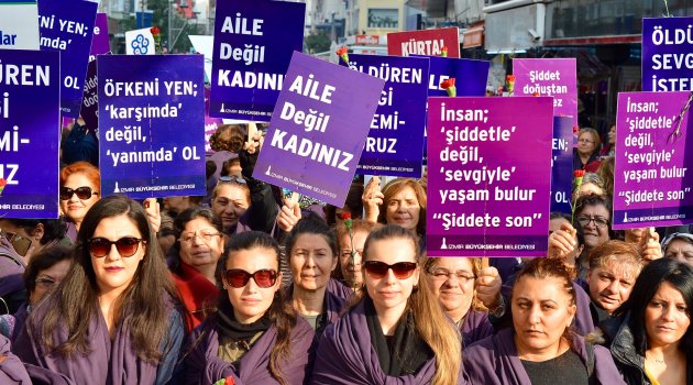 Kadına şiddete İzmir tepkisi