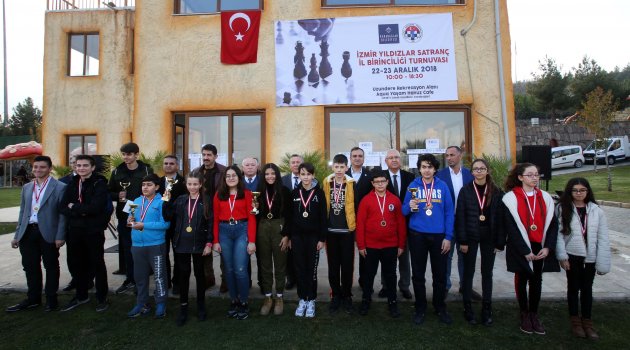 Karabağlar’dan geleceğin satranç yıldızları geçti