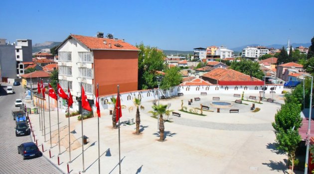 Kemalpaşa'da mahalleler meydanları ile anılıyor