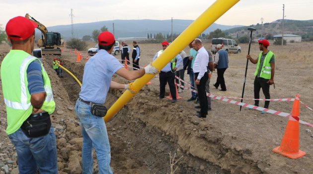 KINIK'TA DOĞALGAZA İLK KAZMA VURULDU