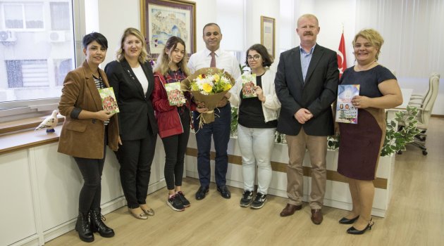 KIZ ARKADAŞLARINI OKUTMAK İÇİN  KİTAP  YAZDILAR