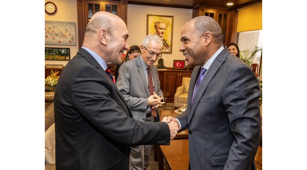 Küba Büyükelçisi İzmir Büyükşehir Belediye Başkanı Tunç Soyer’i ziyaret etti