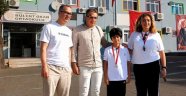 ŞAMPİYON SPORCUYA OKULDAN KUTLAMA