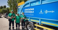 Başkan Tugay “Dönüşüme Evde Başla” projesi için QR kodlu poşet dağıttı