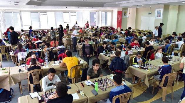 Türkiye’nin genç satrançcıları  Bornova’da buluştu
